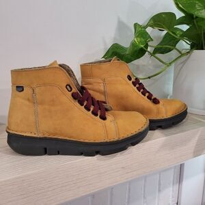 Onfoot Yellow Suede Lace-Up Boot Size 7 (38)